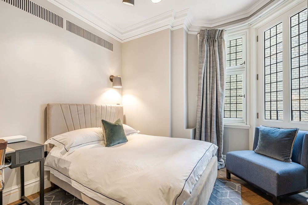 Mayfair Home Private Parking Central AC