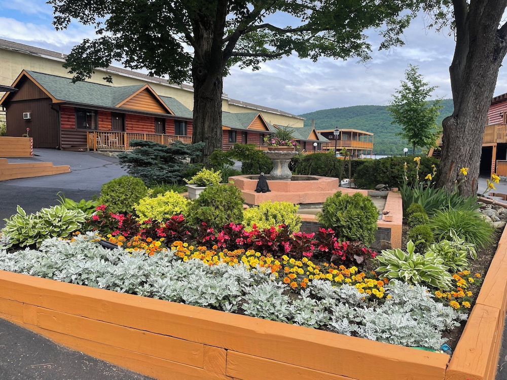 Lake Crest Inn