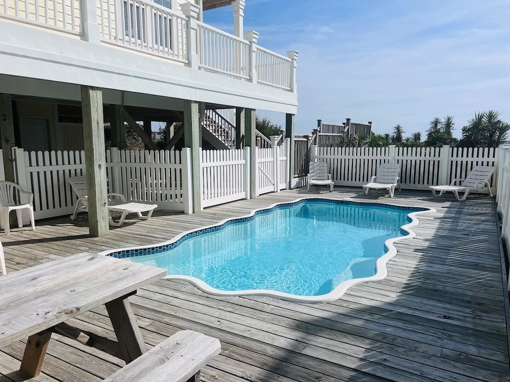 1 Ez Access 4 Bedroom Home by RedAwning