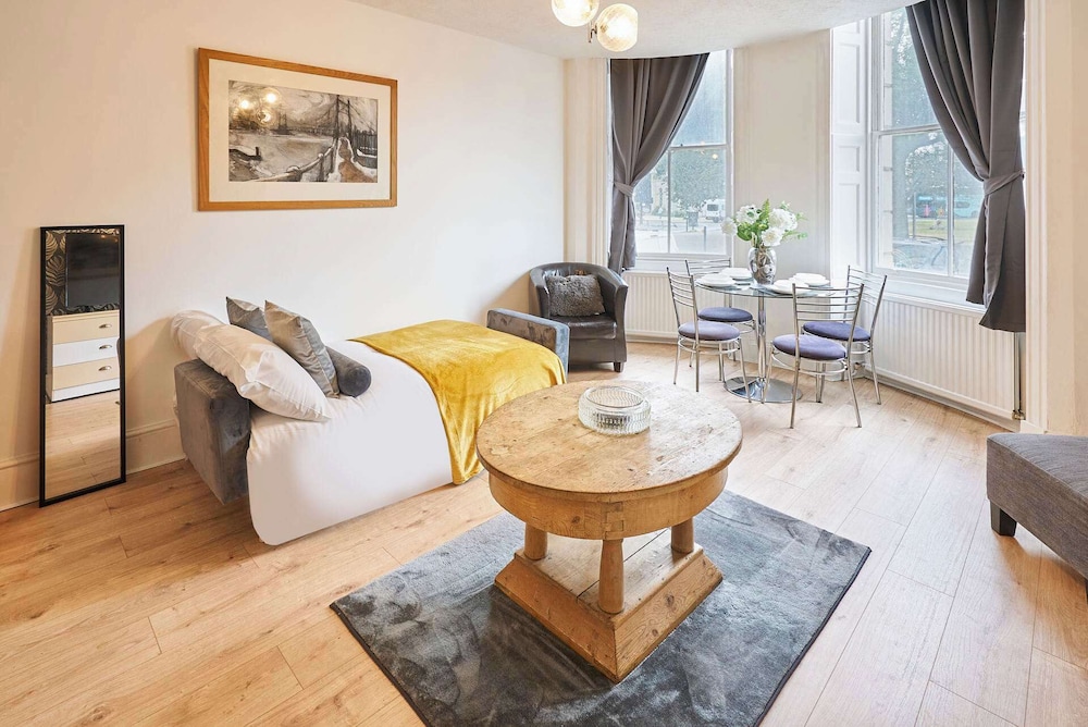 Host Stay Grand Parade Apartment