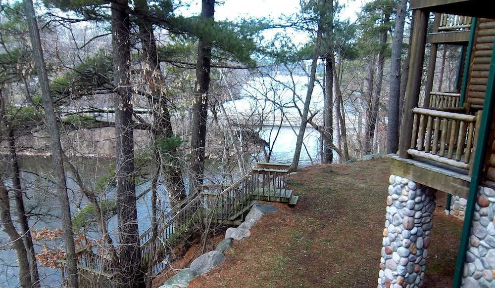 Log Gables - Lake Front