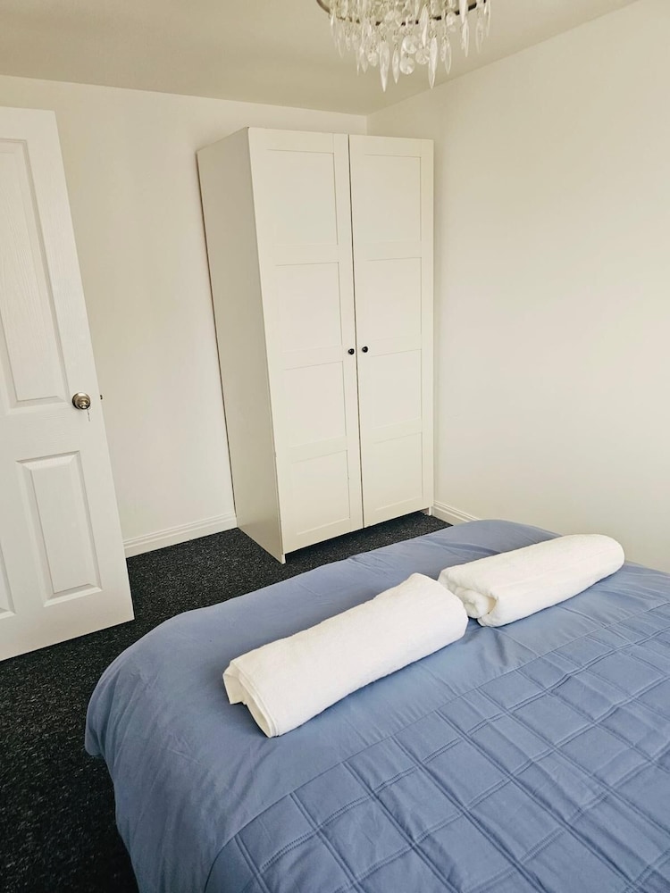 Stylish 3 Bed Home Parking City centre