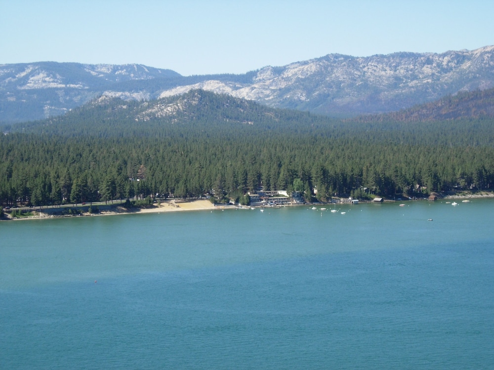 Lake Tahoe Vacations - Beachcomber Inn - Property Image 41