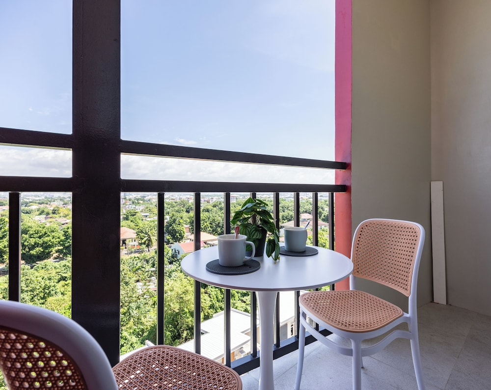 Chic Studio With Balcony & City View Near Airport