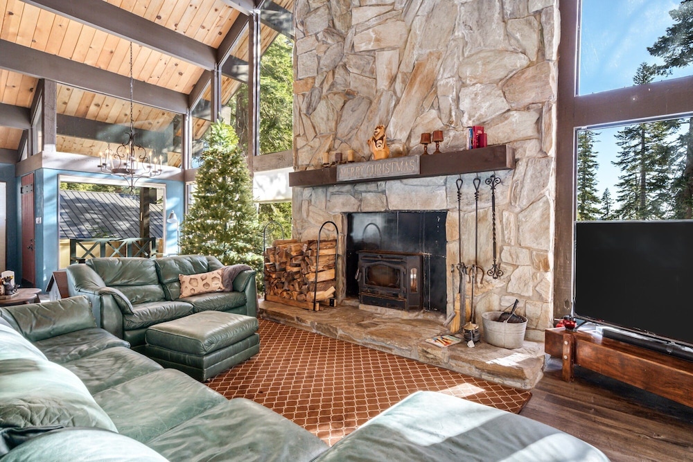 Awesome House Above The Lake/pets Welcome 2 Bedroom Home by Bear Valley Vacation Rentals