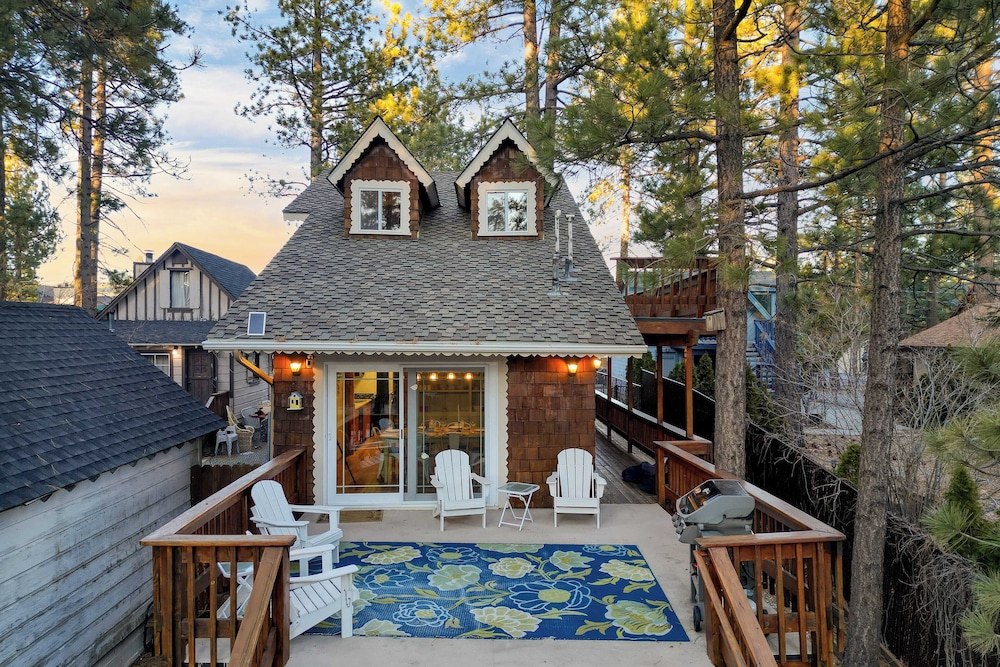 Waterfront Big Bear Cabin w/ Hot Tub, Private Dock & Firepit Lakeside on Lagunita