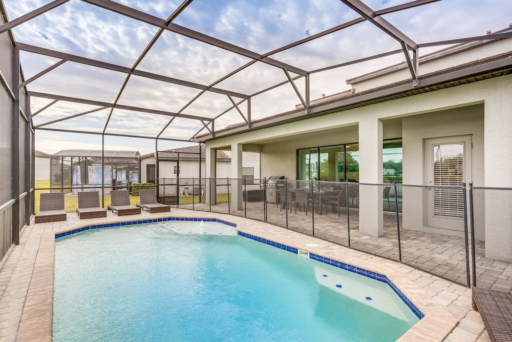 Resort Home in Haines City: Screened Lanai, Pool!