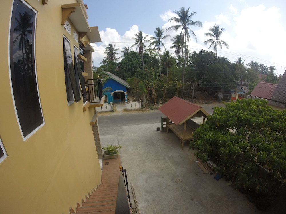Artha Homestay Tomia view 3