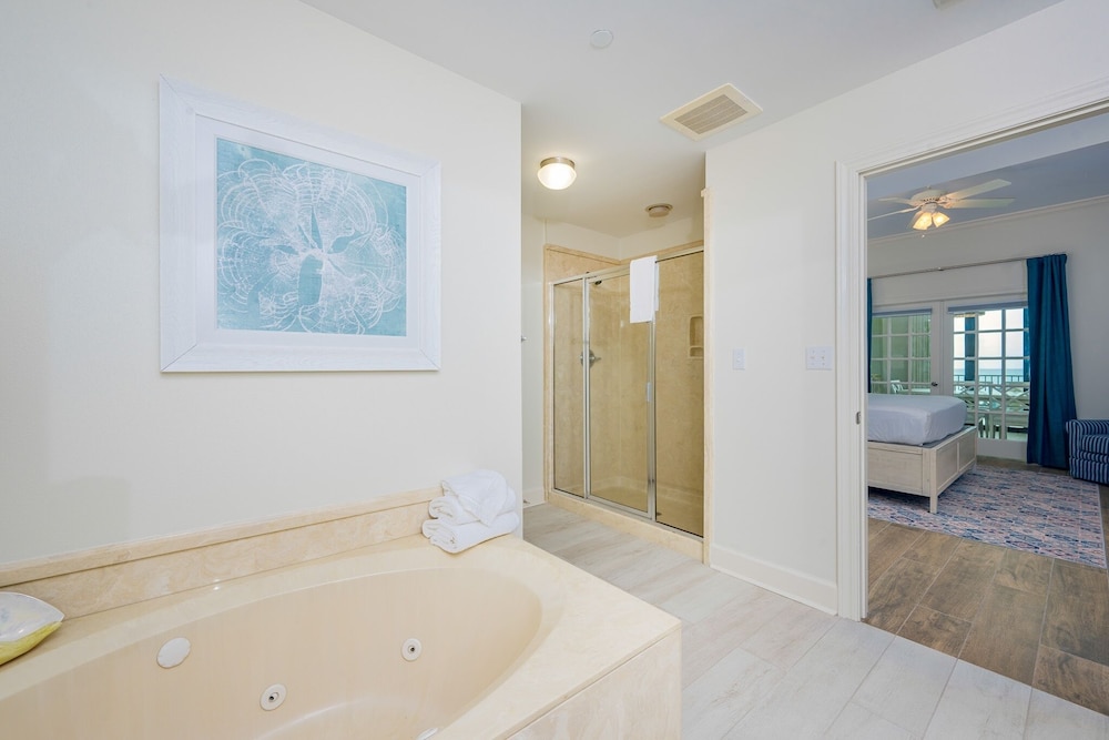 Phoenix West 607 3 Bedroom Condo