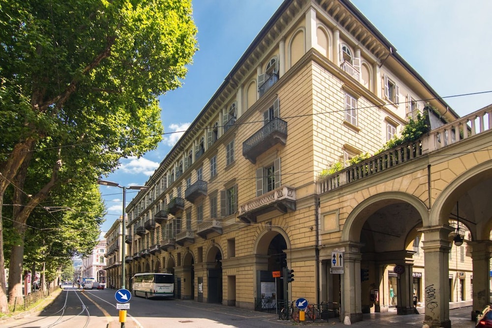 Porta Nuova Central Apartment view 3