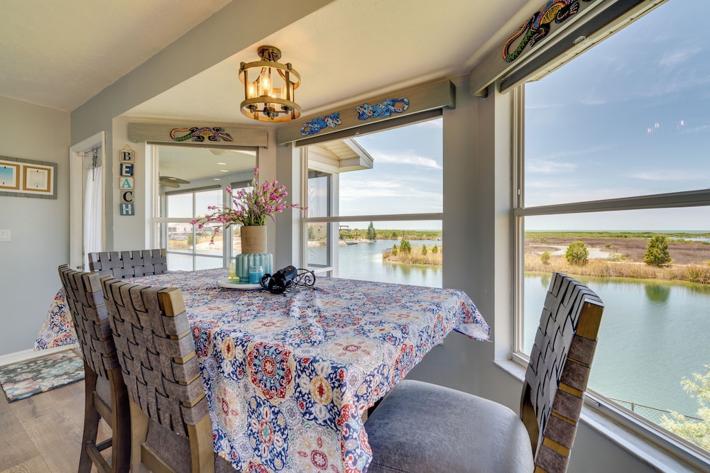 2 Mi to Ocean: Home w/ Pool in Hernando Beach!