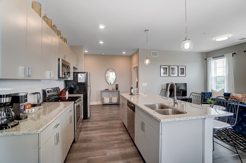 Opulent Corner 2BR Near OSU w Garage Parking