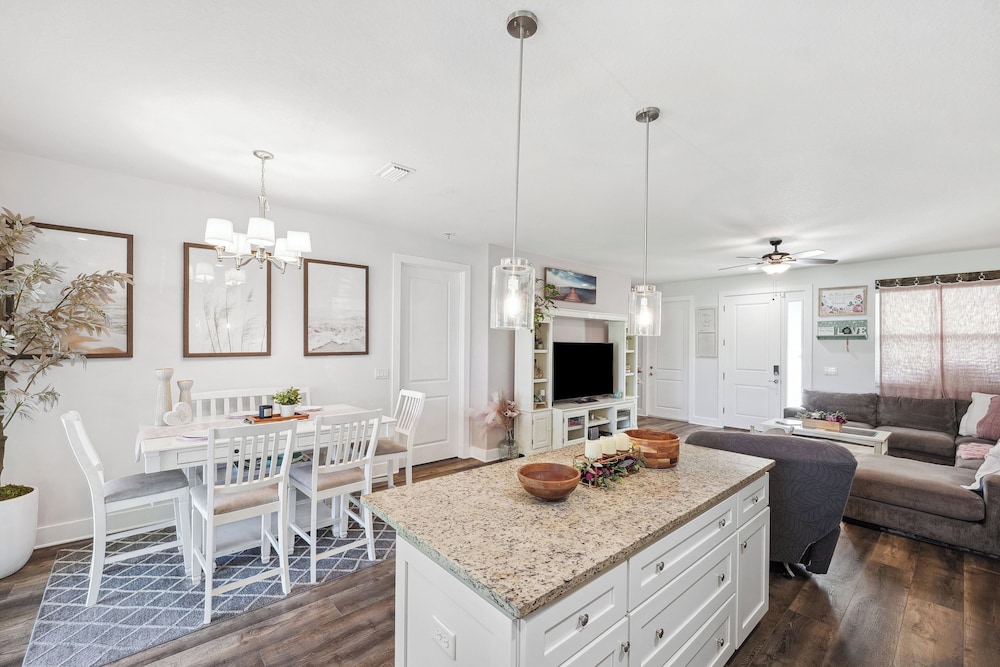 Sleek Home w/ Hot Tub, Koi Pond & Yard in Seminole