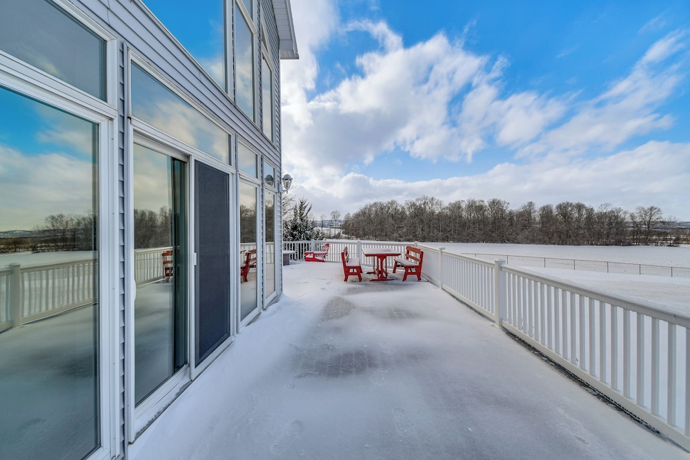 The Gathering Place: Rushville Home w/ Hot Tub