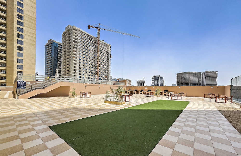 WelHome - Greenery Apt for Modern Studio in Production City