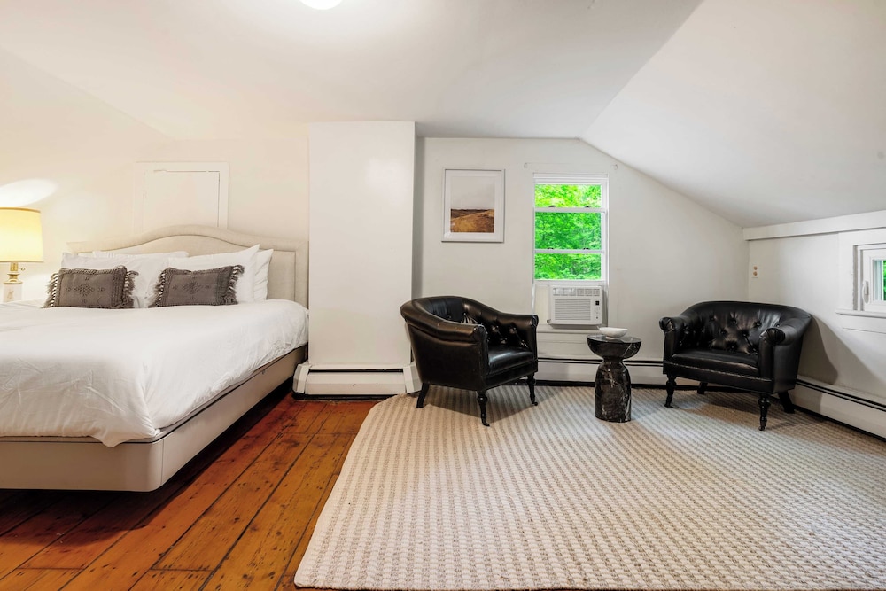 Pondfront Gem Minutes From Hudsons Best Shops & Cafes The Stillwater House