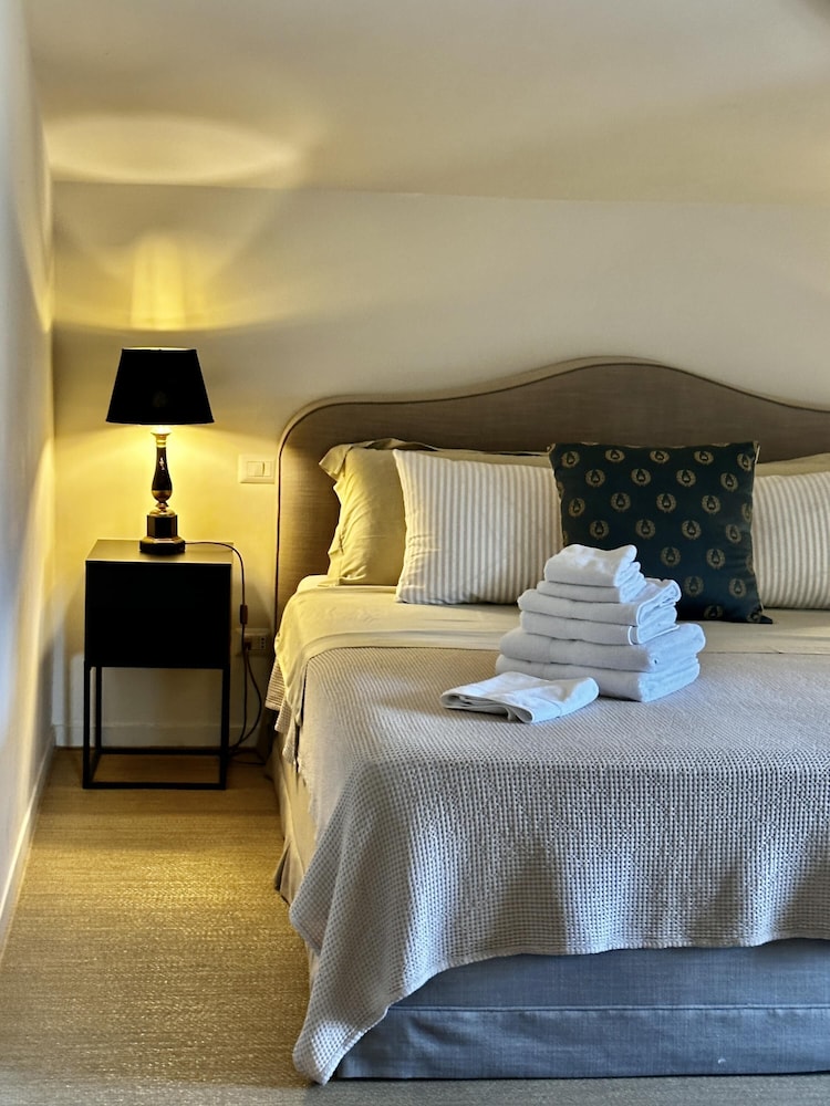 L Ortensia Bianca in Palazzo Ruspoli a Superb Retreat in the Most Elegant Palace in Rome