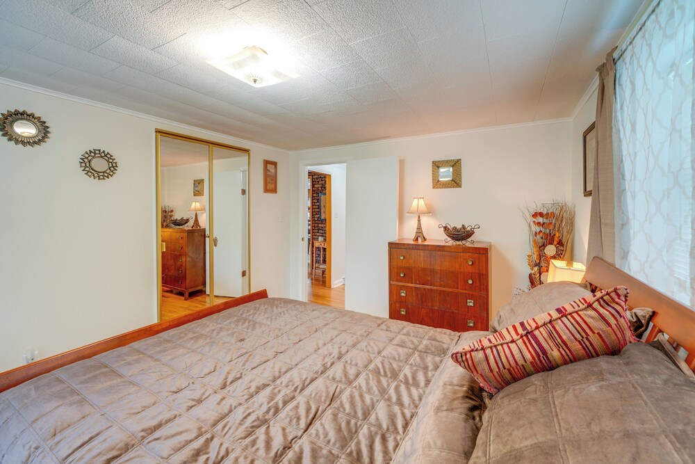 4 Mi to Off-road Park: Beckley Area Townhome