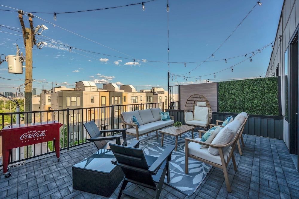 Brand New City Views Karaoke Room Near Downtown