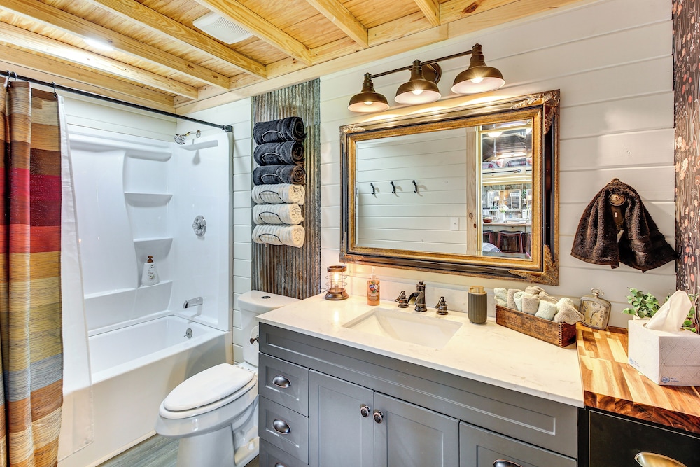 Fish, Swim & Tube: Okolona Studio w/ Pond Access