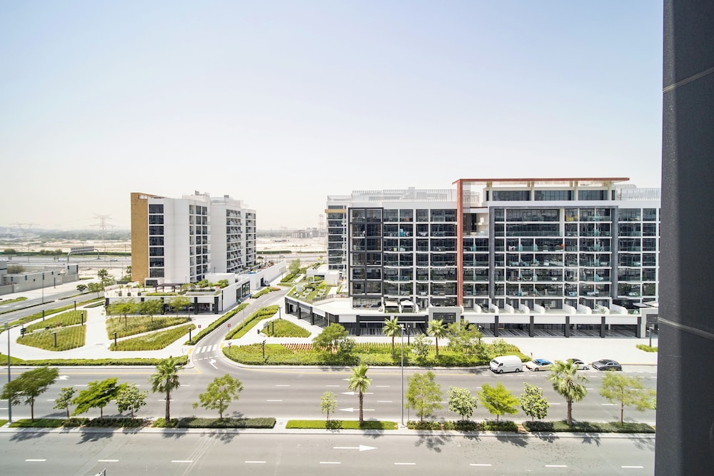 PVH - Stylish 1BR - Azizi Riviera