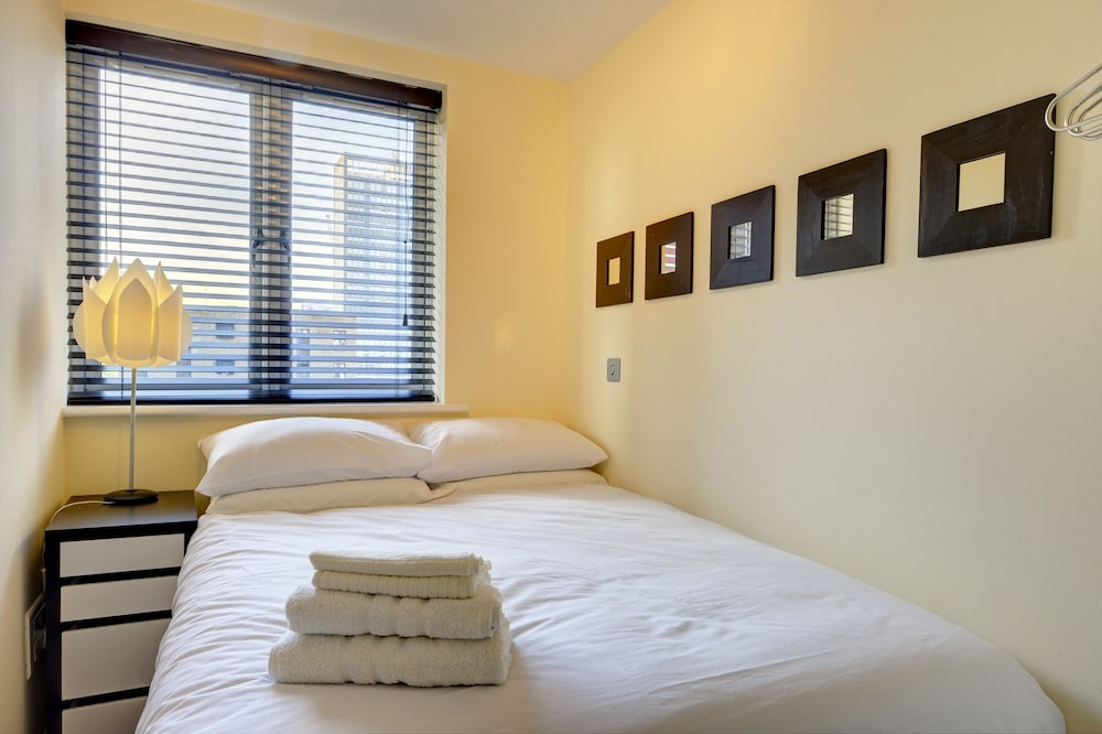 Location Spacious Apartment With Parking view 5