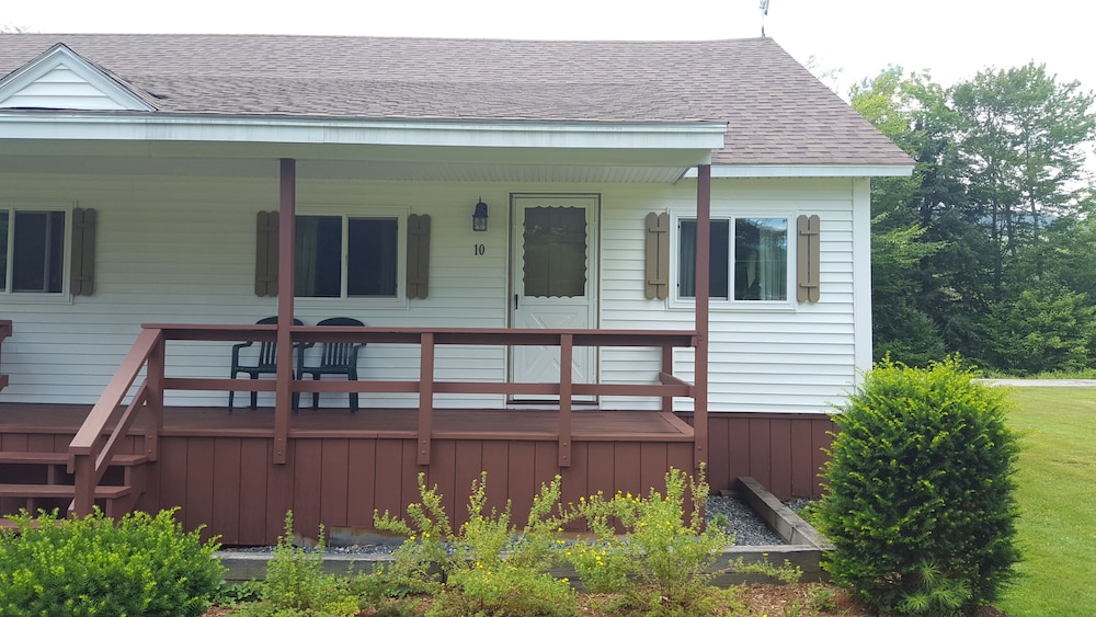 Riverbank Motel and Cabins view 3