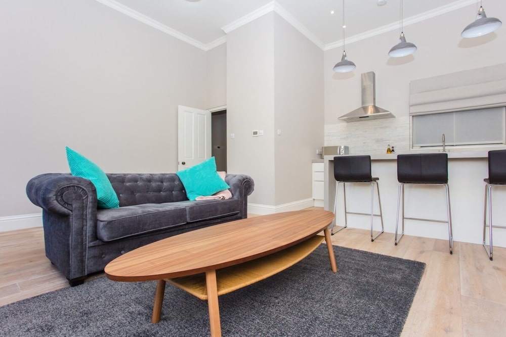Modern & Spacious 1 Bedroom Apartment in London