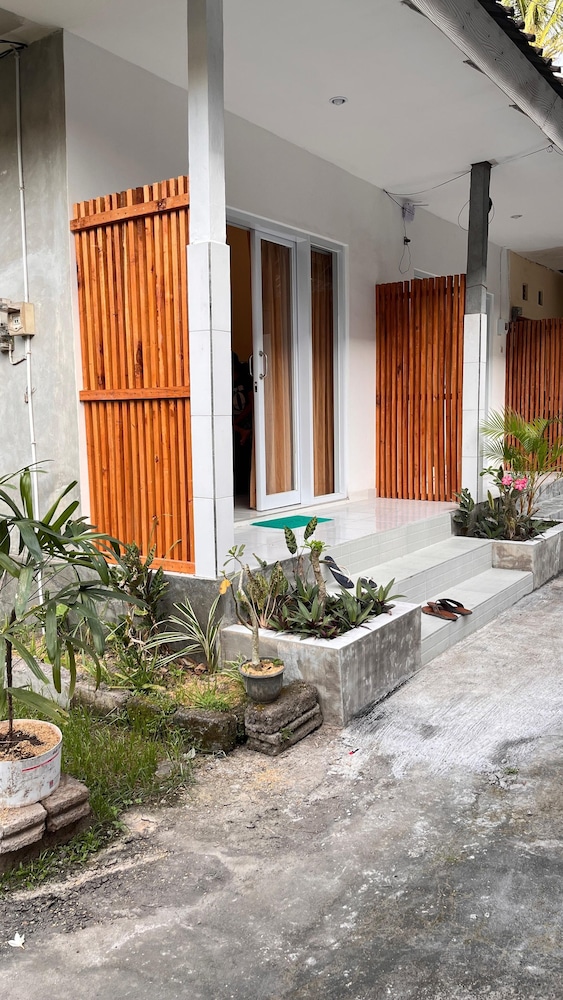 Ajik Guest House
