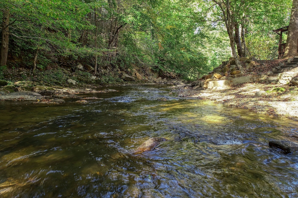 Wandering Creek - 2 Bedrooms, 1 Baths, Sleeps 6 Cabin by RedAwning