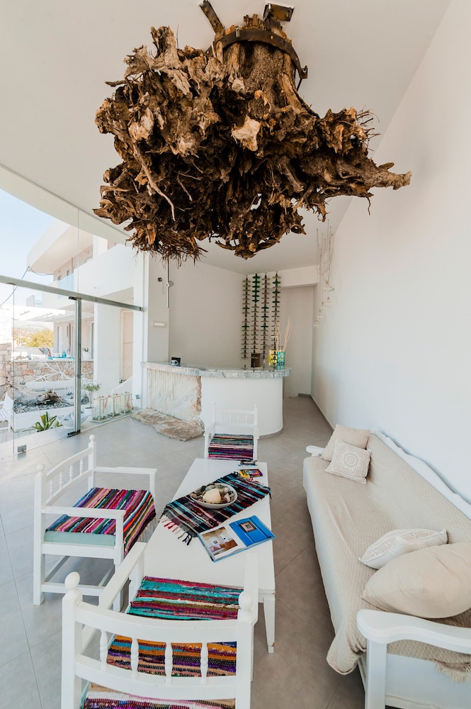 Kouros Home Hotel