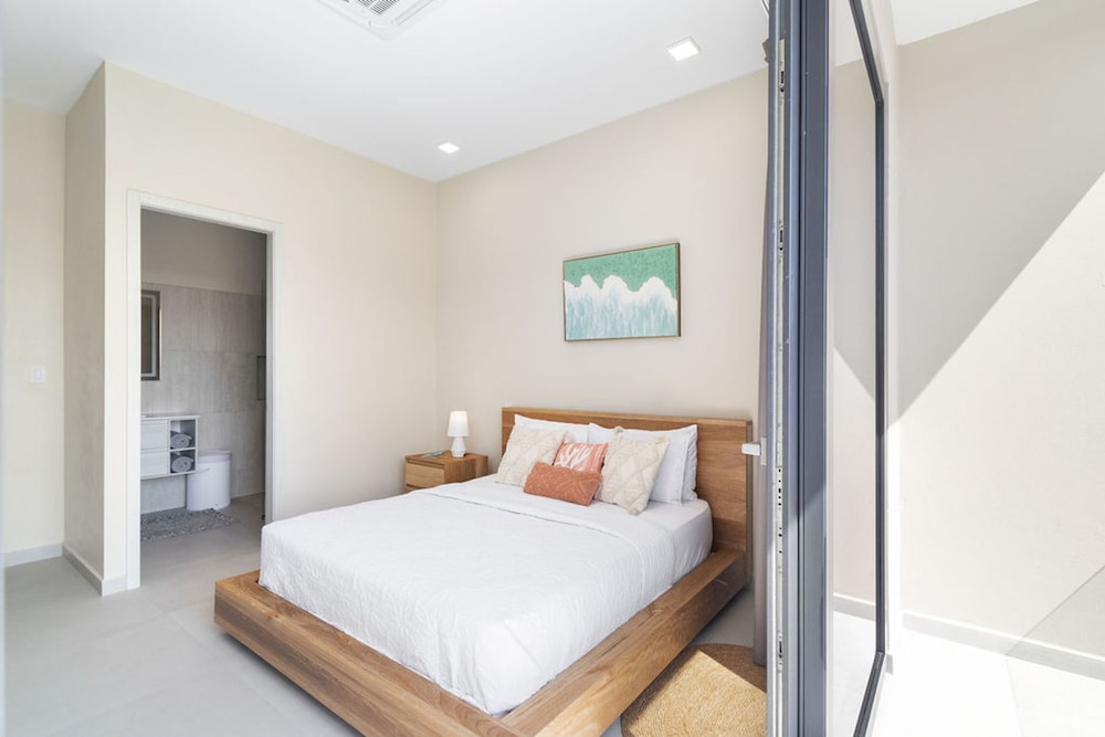 High-end Villa Walk to Beach Pool Ocean View