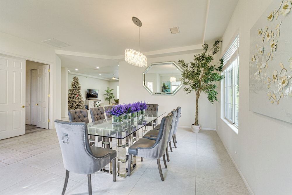 Family Friendly: Spacious Oasis in Palm Desert!