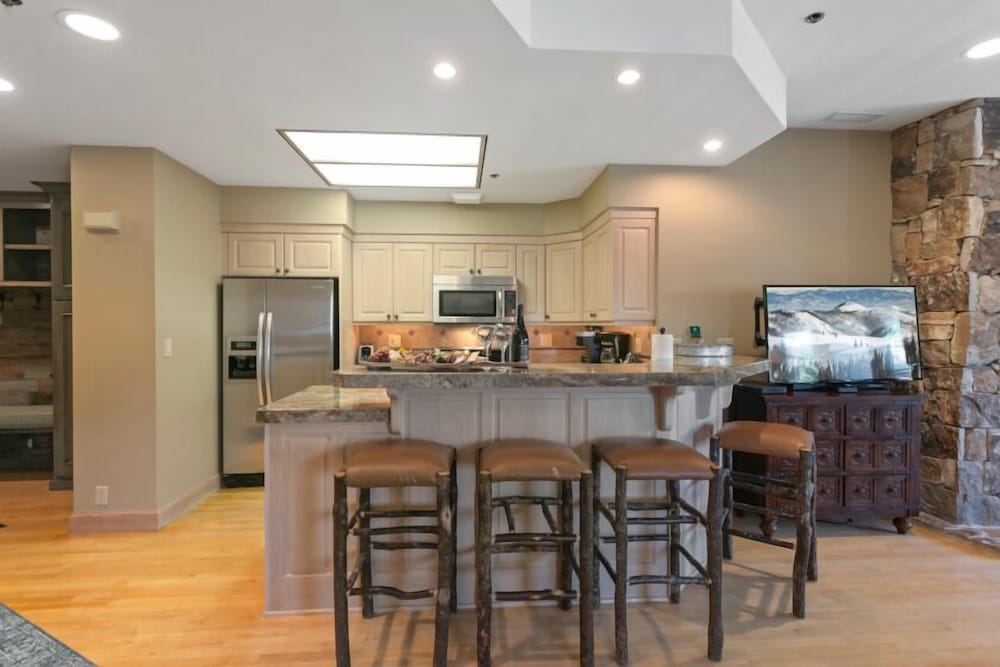303 - Studio Royal Plaza Condo
