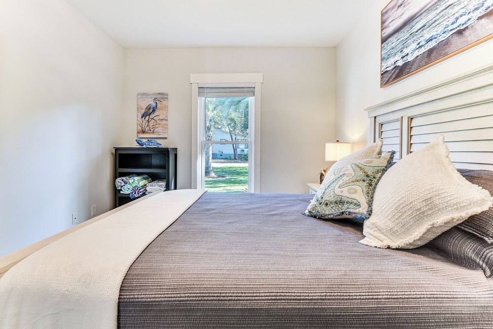 Tranquility & Nearby Beach Access: Private Oasis