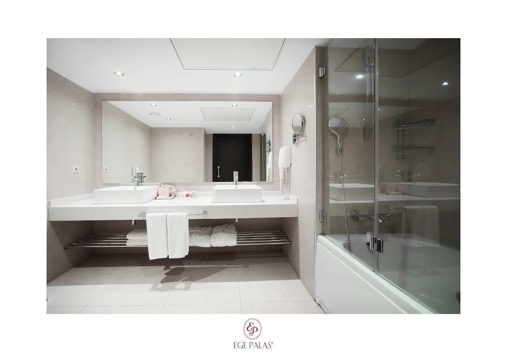 Ege Palas İş Oteli - Image 5
