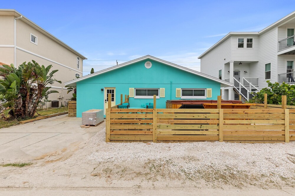 Aqua Beach Bungalow
