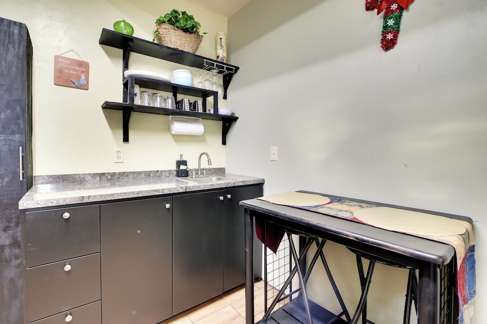 Remote Workers Welcome: Studio in Santa Rosa!