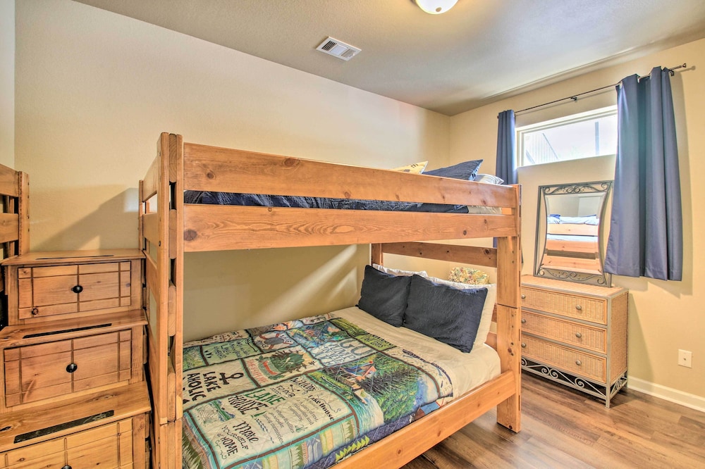 Balcony & Boat Slip: Lakefront Unit in Hot Springs view 5