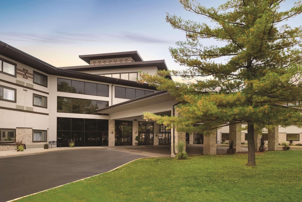 Green Bay Vacations - Oneida Casino Hotel - Property Image 13