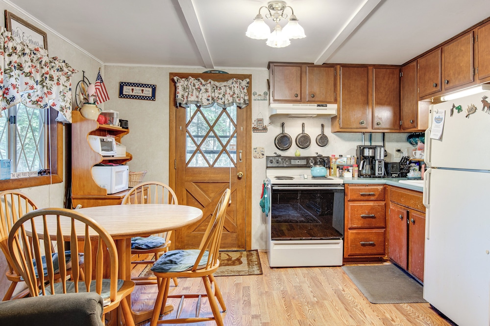 < 1 Mi to Lake Winnipesaukee: Family Winter Escape