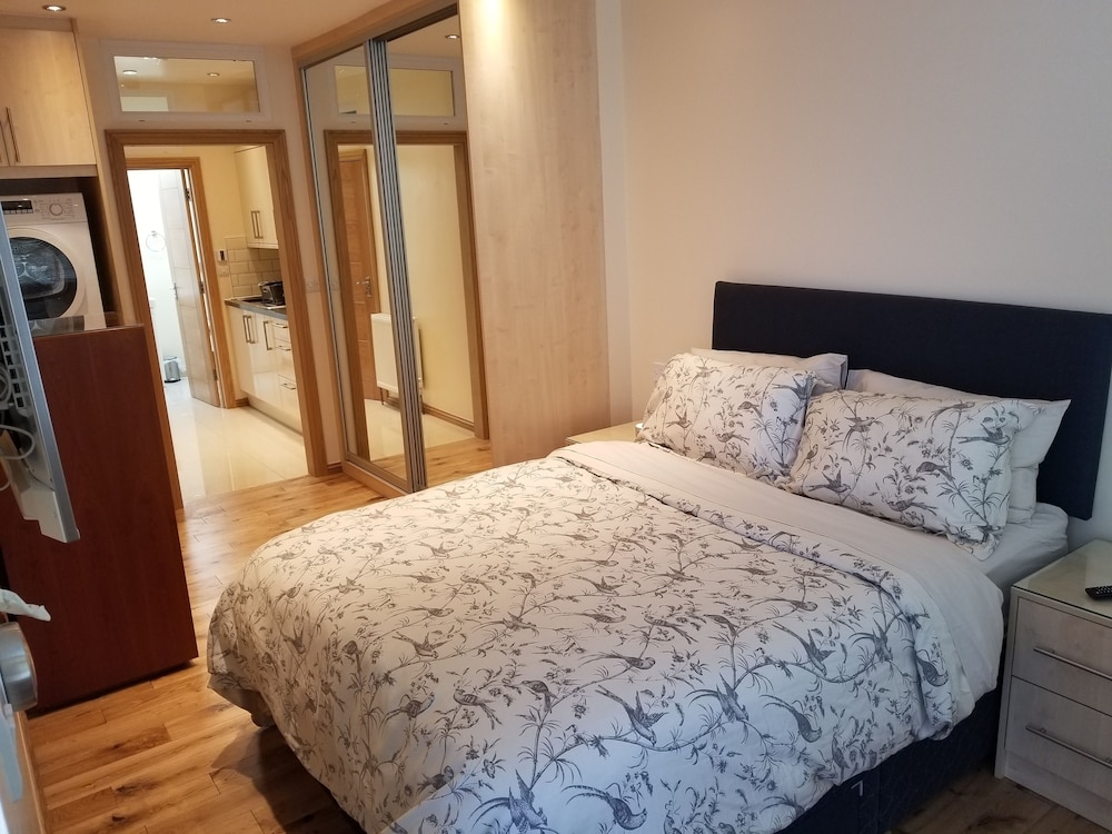 Mayflower Apartments view 4