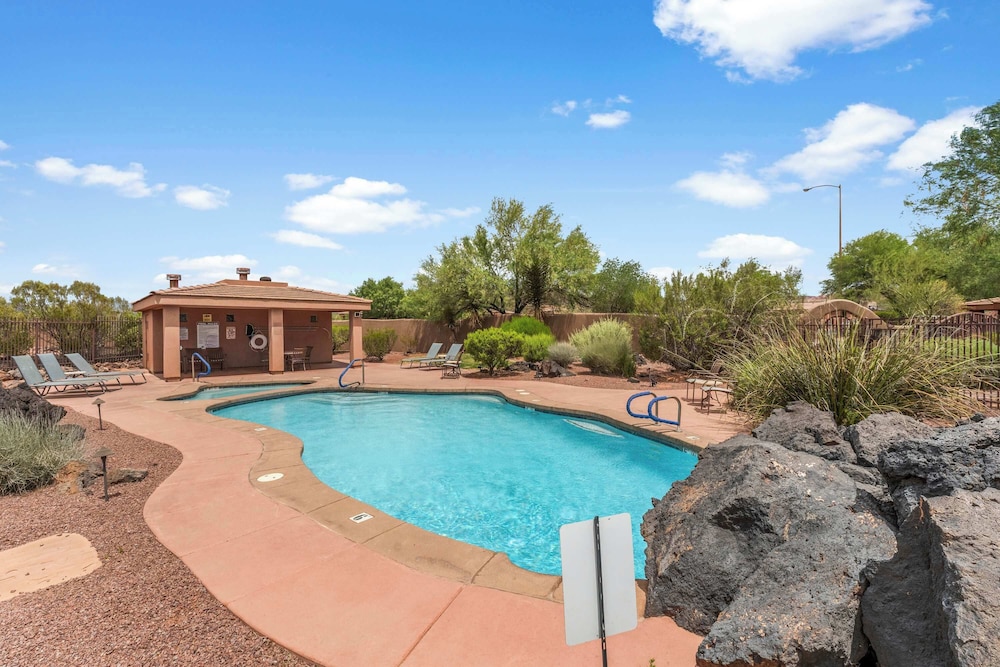 Lava Falls Red Rock Retreat - Close to Tuacahn