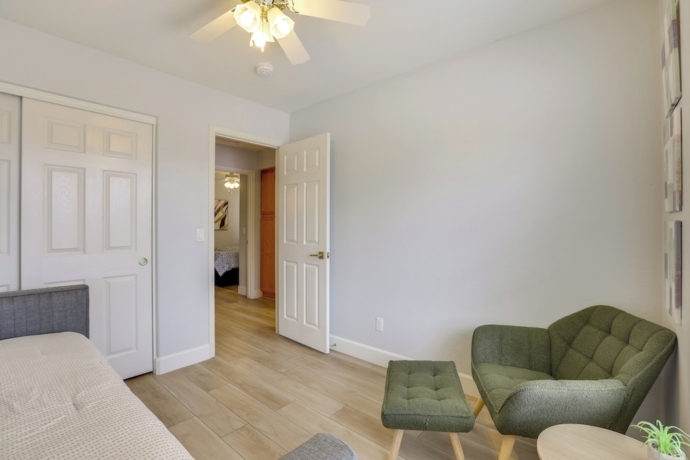 Spacious & Fenced Yard: Relaxing Home in Surprise