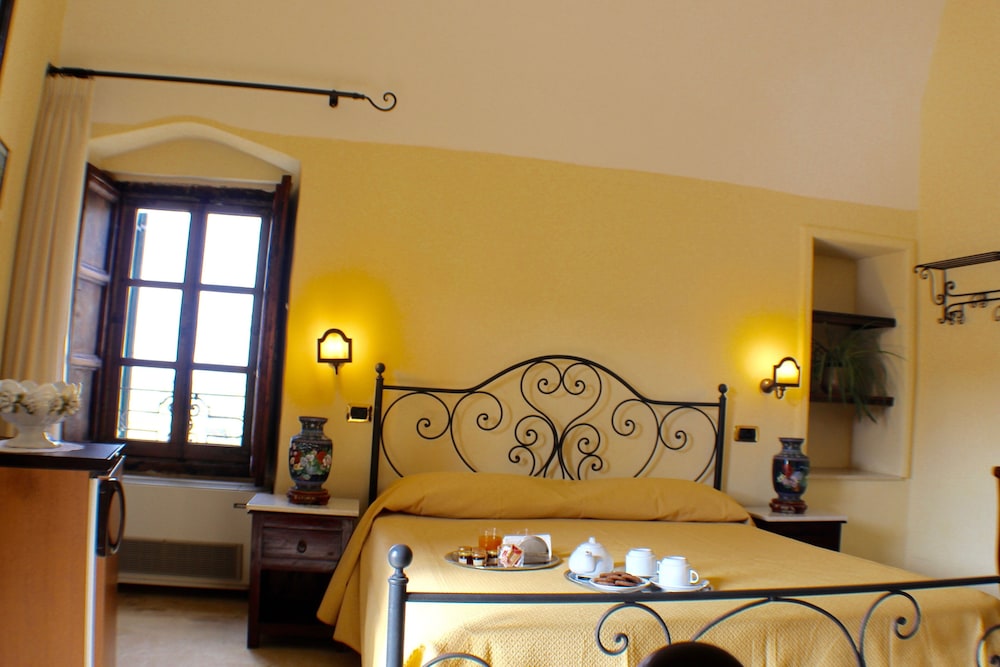Palazzo Senape De Pace