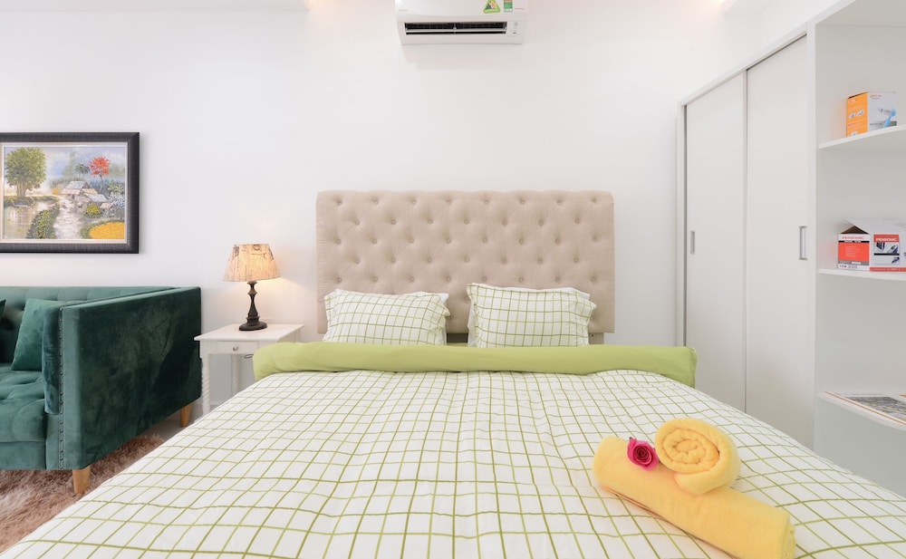Jennifer House - Millenium Apartment