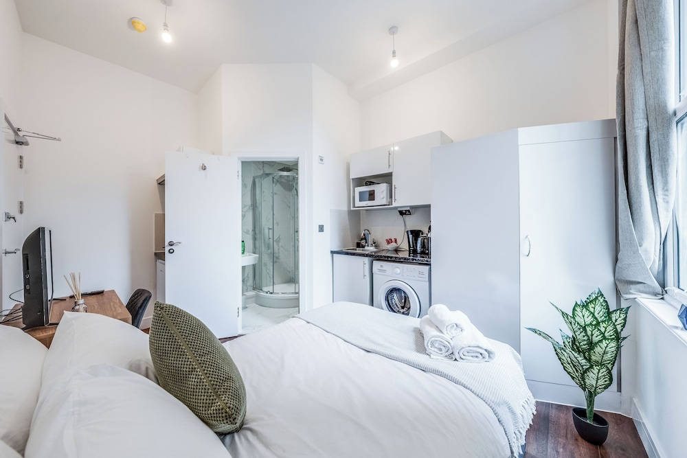 Camberwell High Spec 6-Studio Unit Block