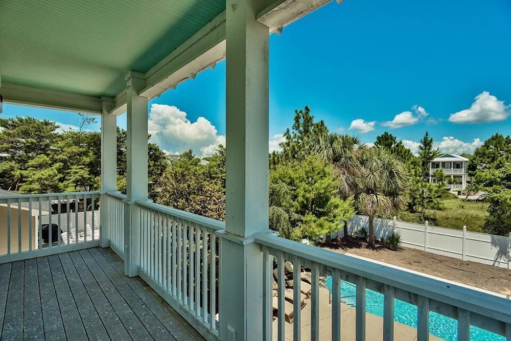 SHELL OF A GOOD TIME 3 Bedroom Holiday Home by Five Star Properties
