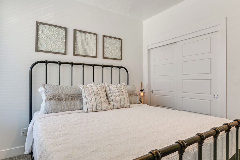Pool Access: St George Townhome Near Trails!