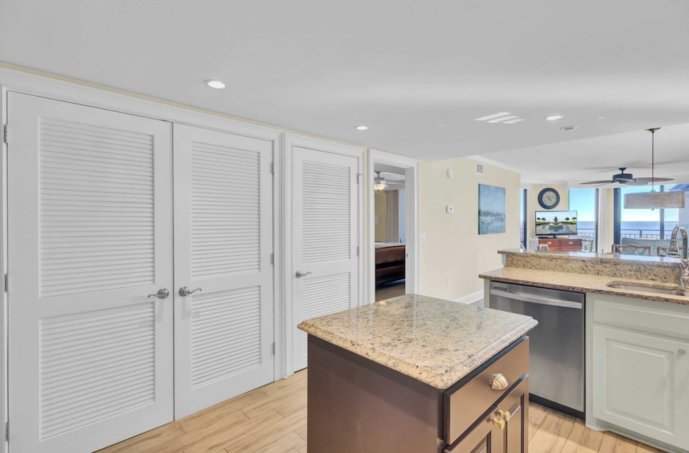 Oceanfront w/ Pool + Beach Access & Balcony View 312 B Shipwatch by Avantstay